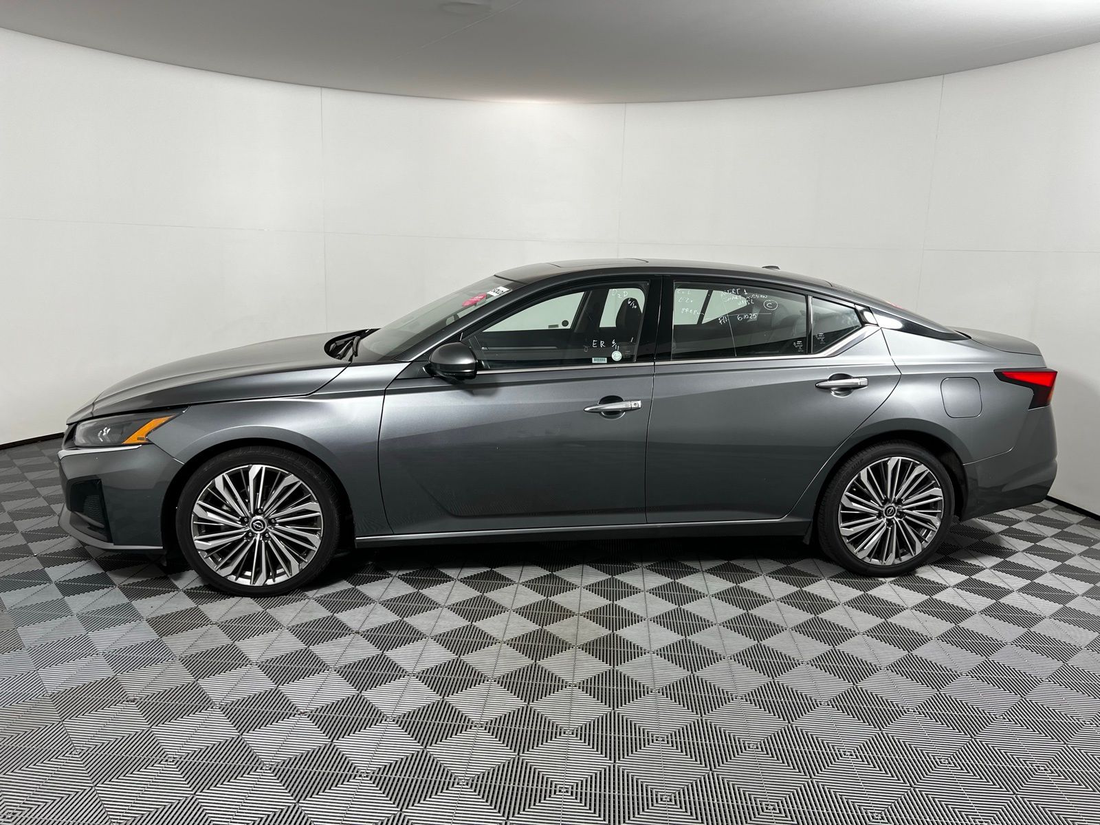Thumbnail: 2023 Nissan Altima - 8
