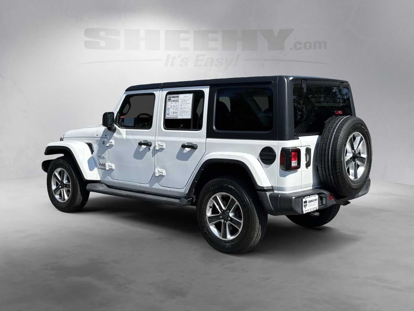 Used 2022 White Jeep Unlimited Sahara image 13