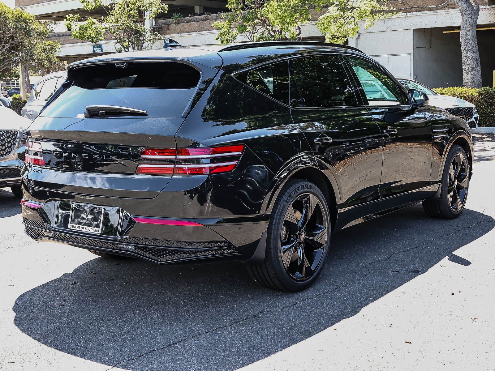 View vehicle photo 4