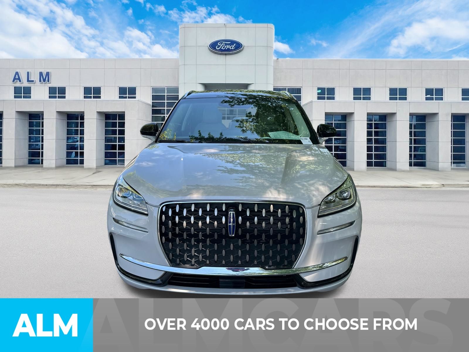 Used 2024 White Lincoln Grand Touring image 2