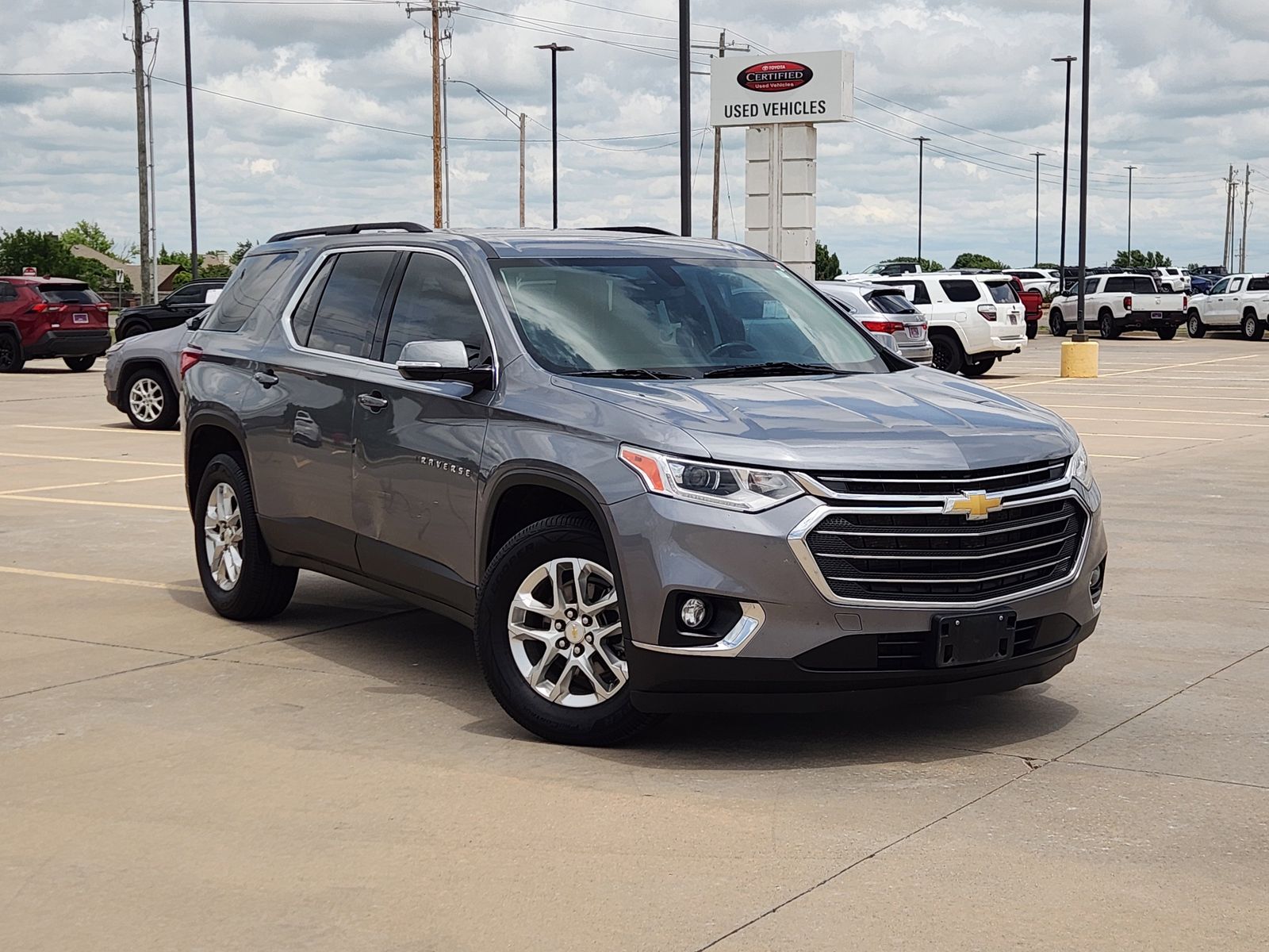 Gray (Satin Steel Metallic) 2020 Chevrolet Traverse LT Cloth FWD SUV / Crossover Front-Wheel Drive 9-Speed Automatic