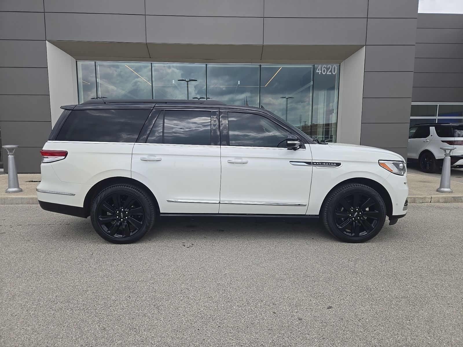 View vehicle photo 5