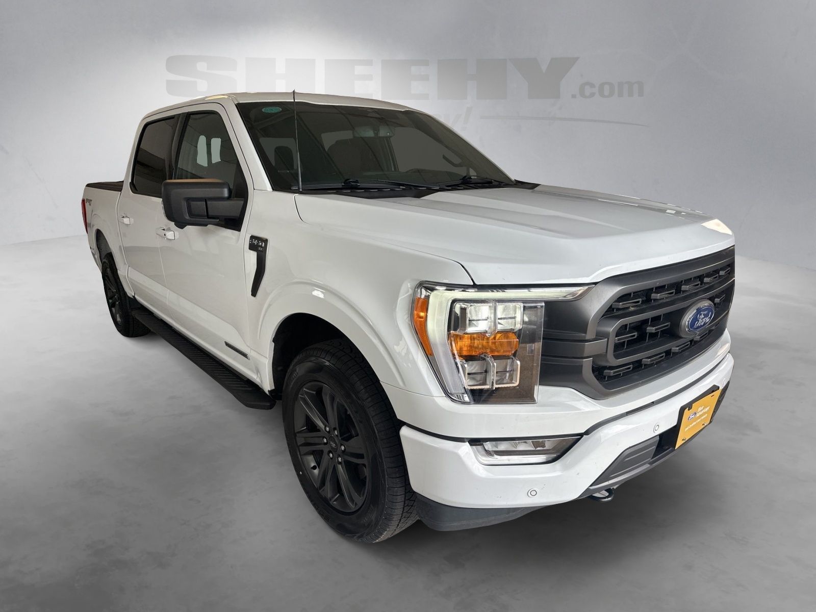 Certified Used 2023 Oxford White Ford XLT image 2