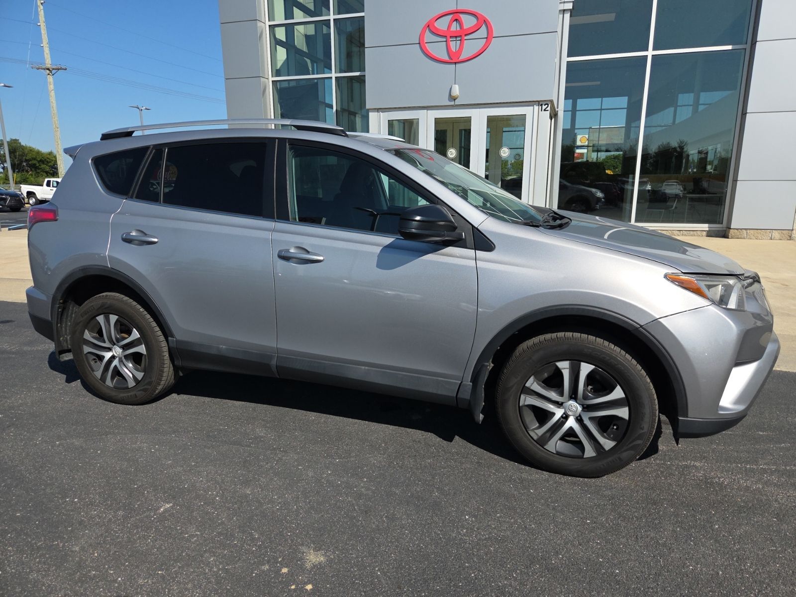 Used 2016 Toyota RAV4 LE with VIN 2T3BFREV3GW526094 for sale in Whitestown, IN