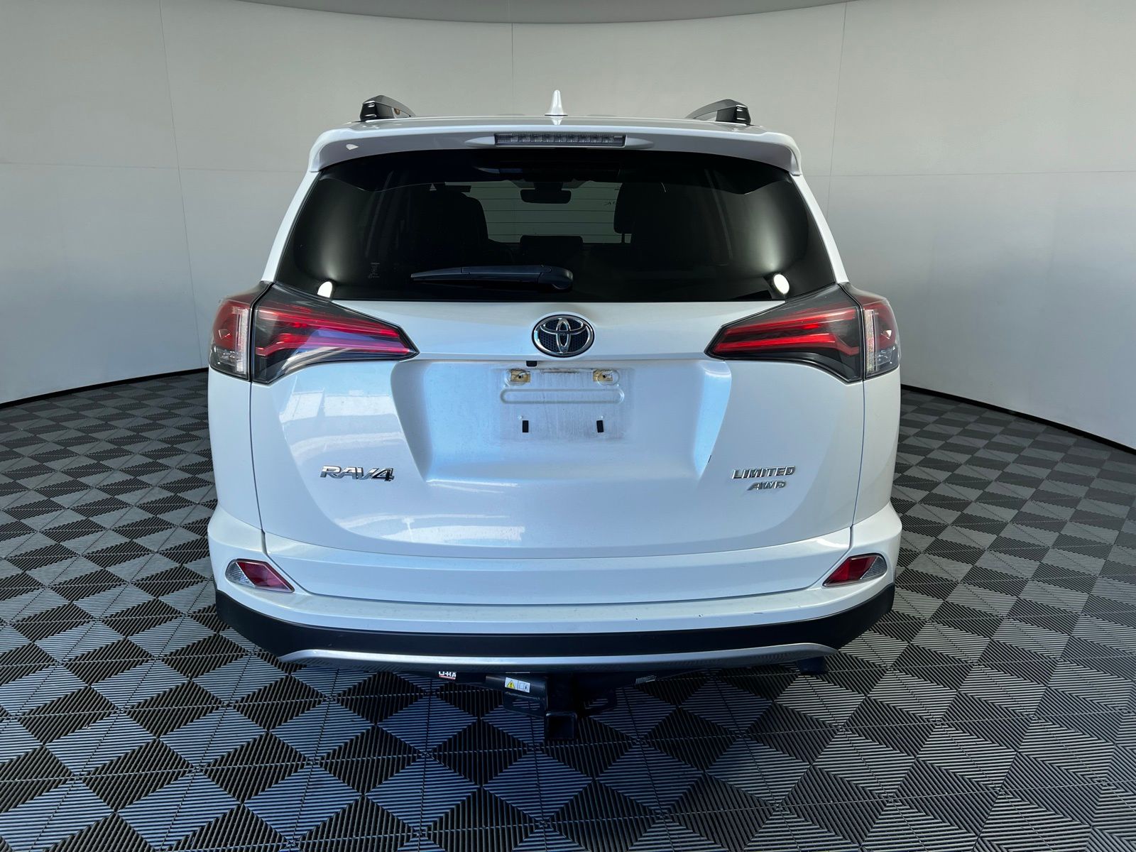 Thumbnail: 2018 Toyota RAV4 - 6