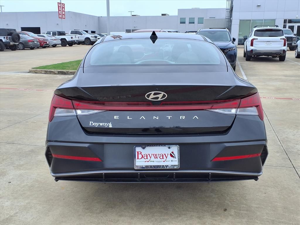 2025 Hyundai Elantra SEL Convenience Black at DeMontrond Gulf Freeway