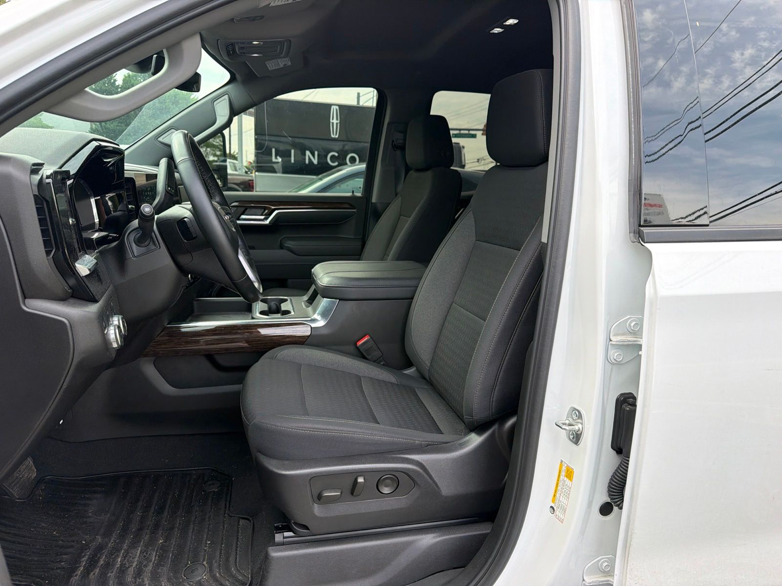 Used 2025 Summit White GMC Elevation image 8