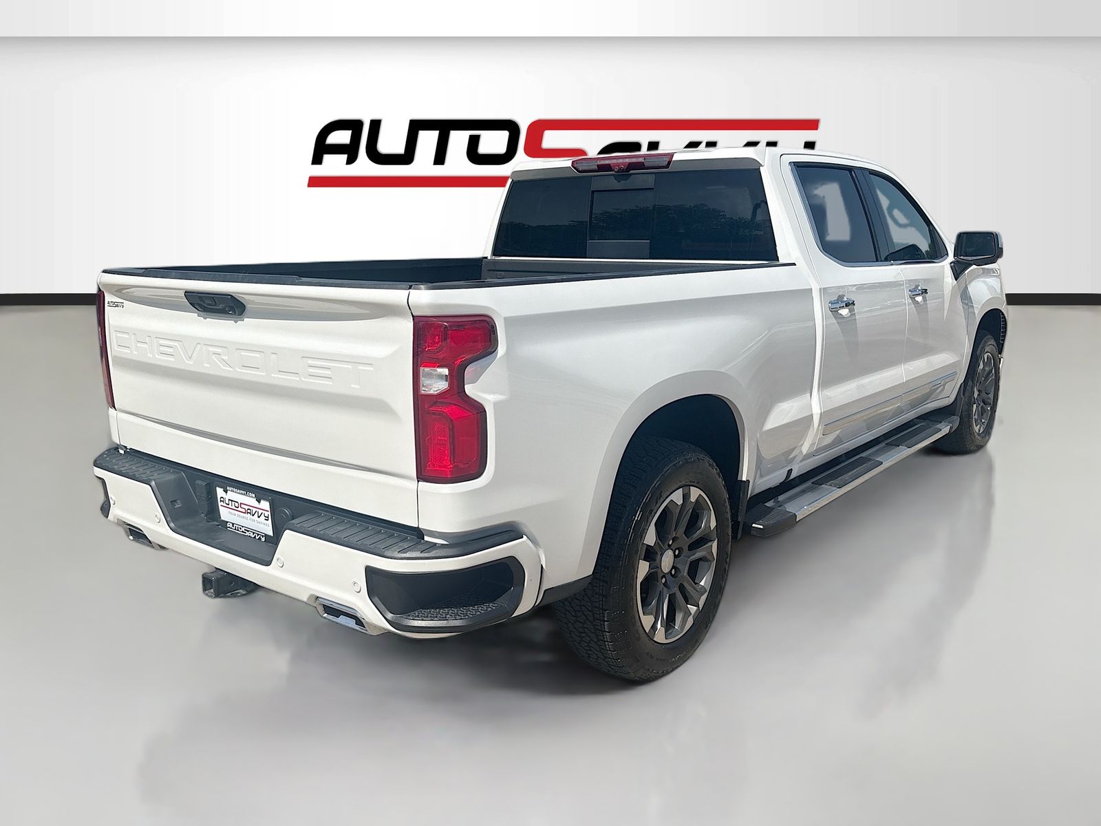 Used 2024 Beige Chevrolet High Country image 7
