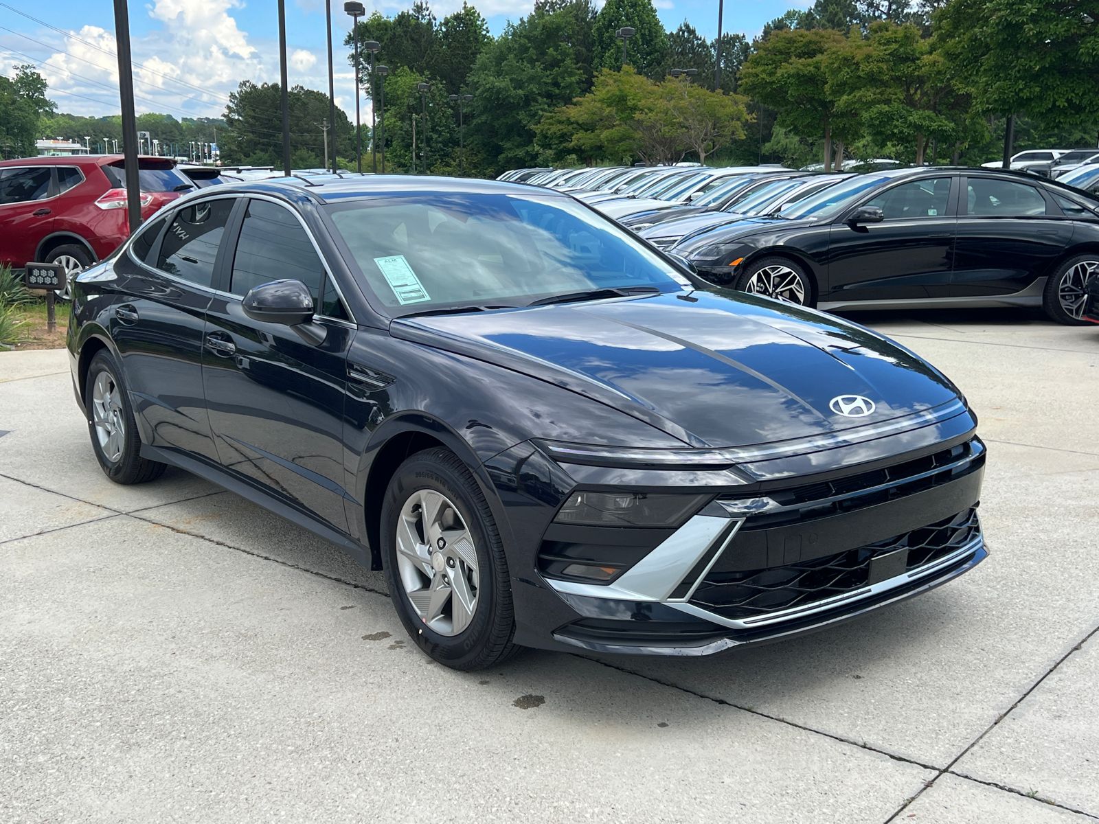 2025 Hyundai Sonata SE photo 2