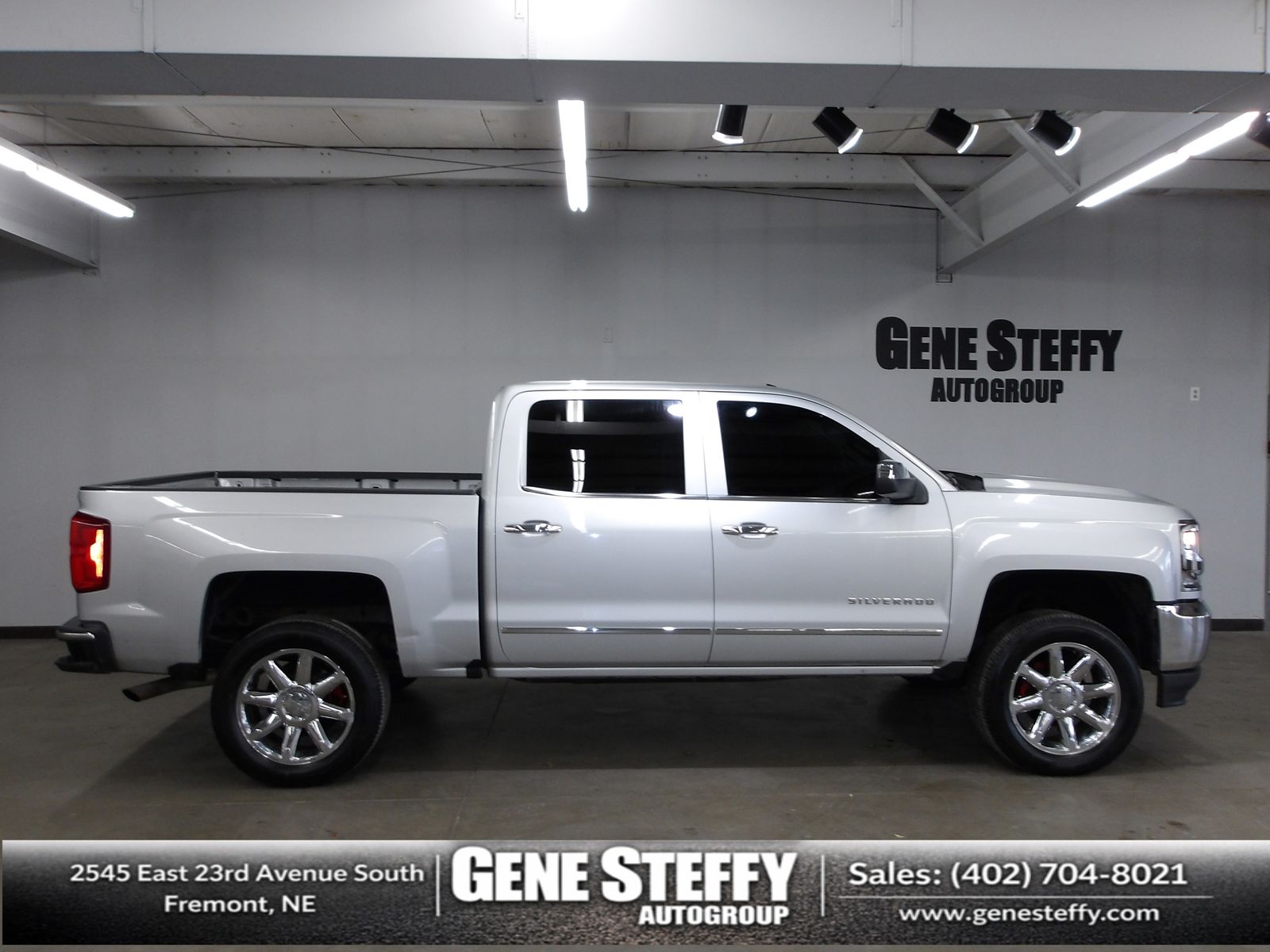 Silver Ice Metallic 2017 Chevrolet Silverado 1500 LTZ Crew Cab 4WD Pickup Truck Four-Wheel Drive 8-Speed Automatic Overdrive