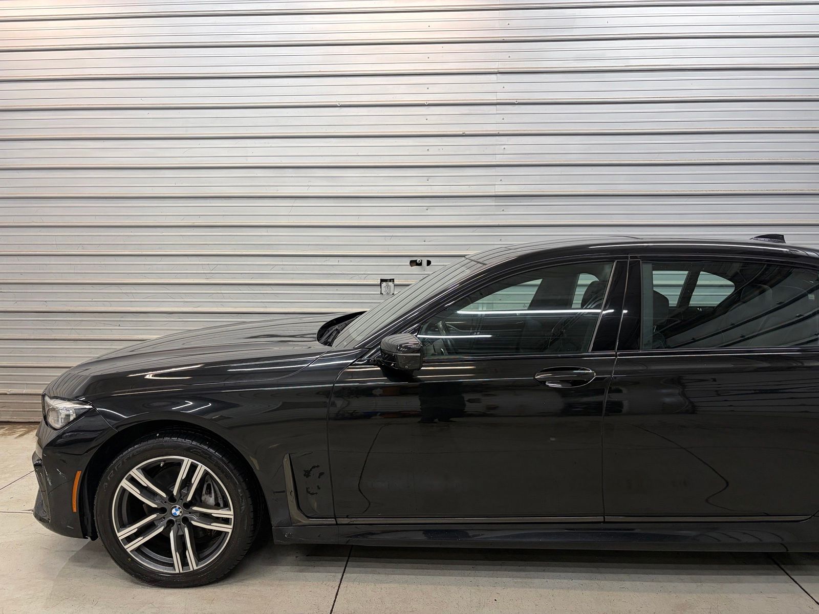 Photo 3 of 2022 BMW 7 Series 740i xDrive
