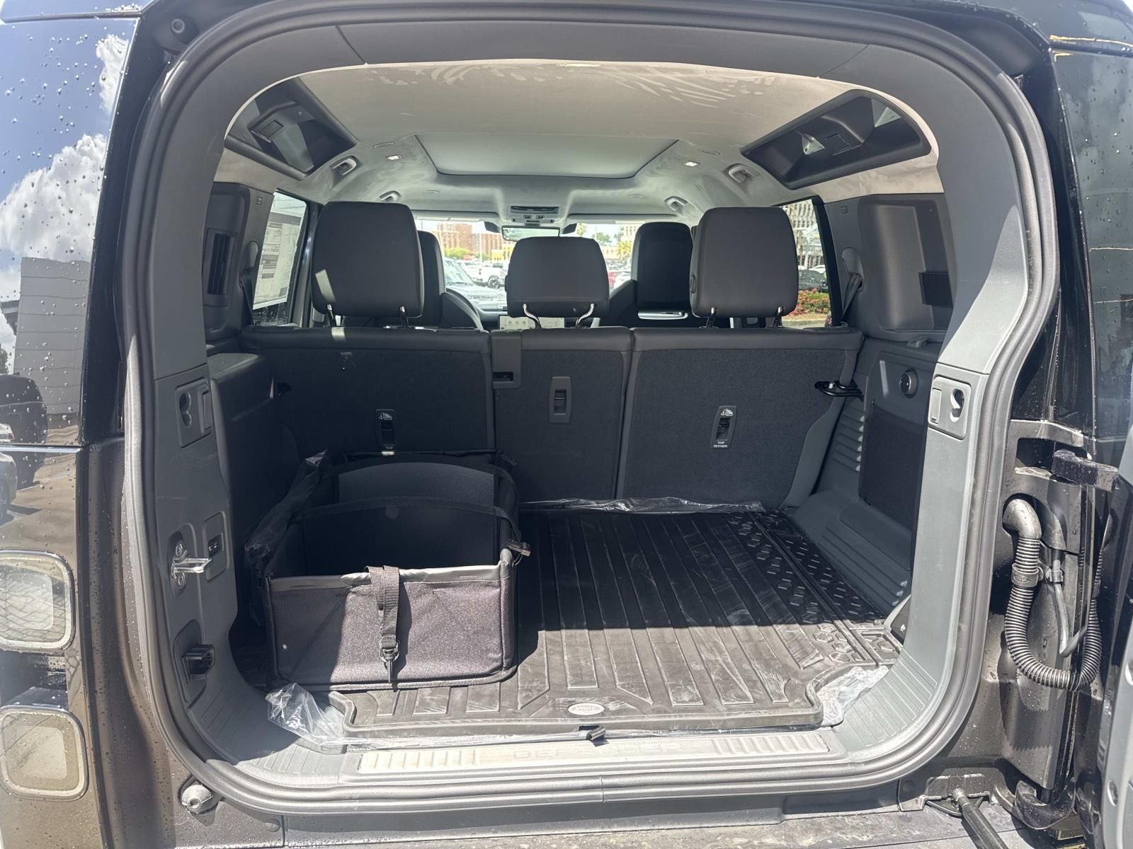 View vehicle photo 7