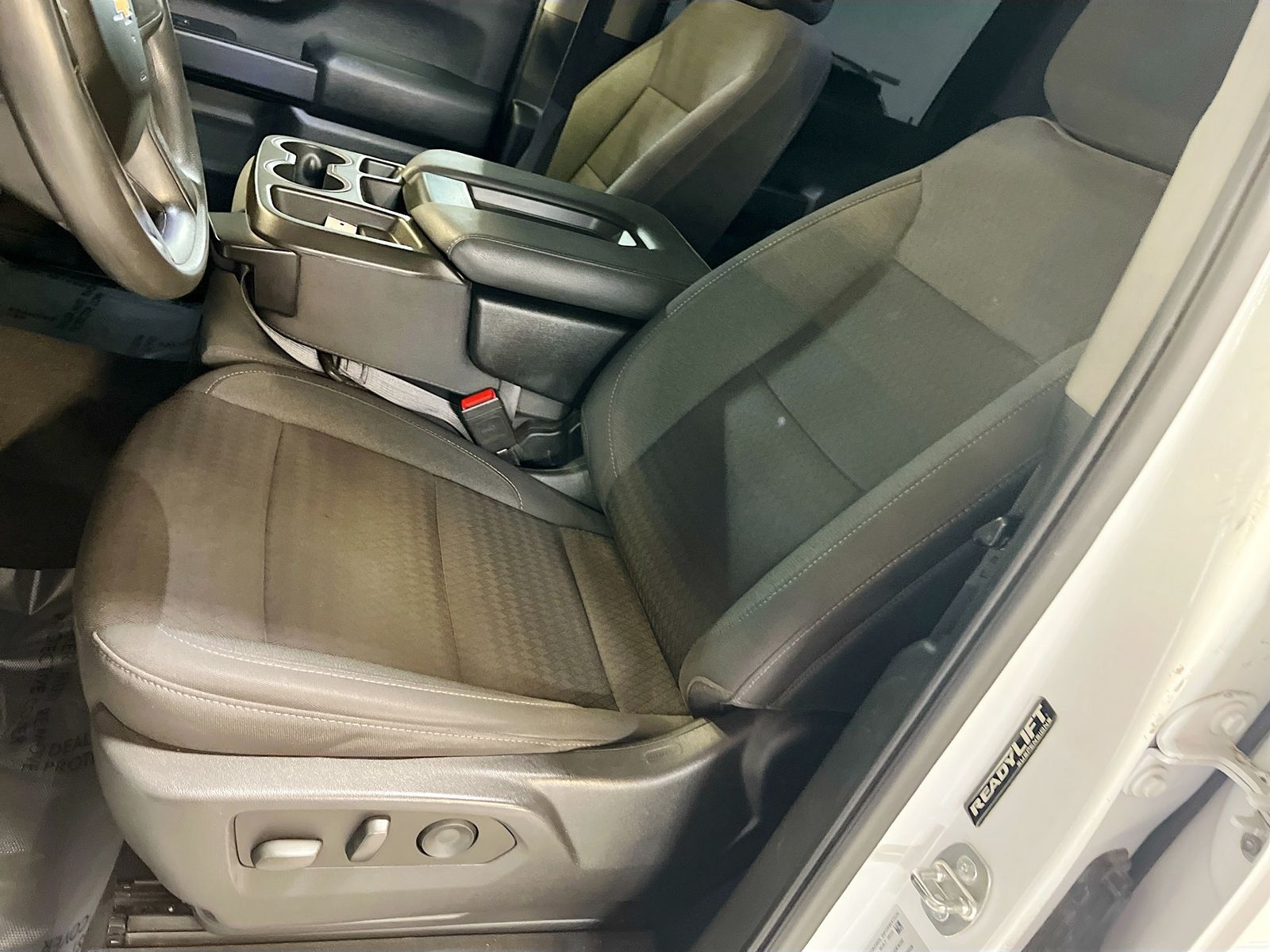 Used 2024 White Chevrolet Custom image 18