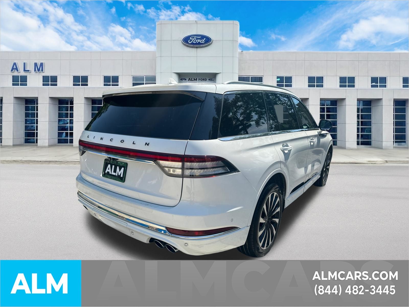 Used 2022 White Lincoln Black Label Grand Touring image 5