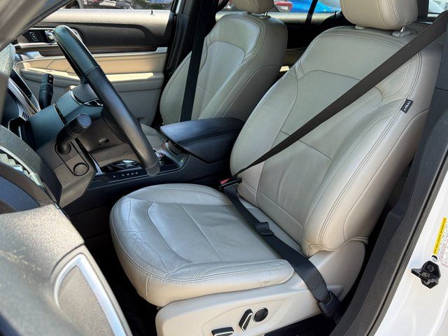 Certified Used 2018 White Platinum Tri-Coat Metallic Ford Limited image 8