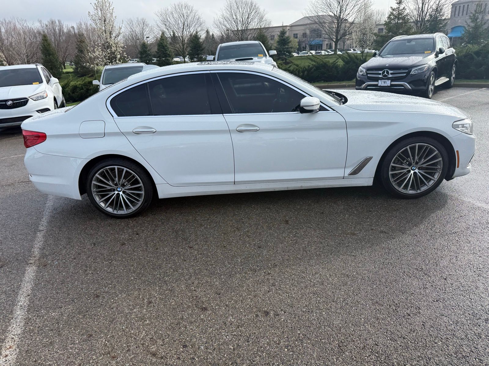 View vehicle photo 4