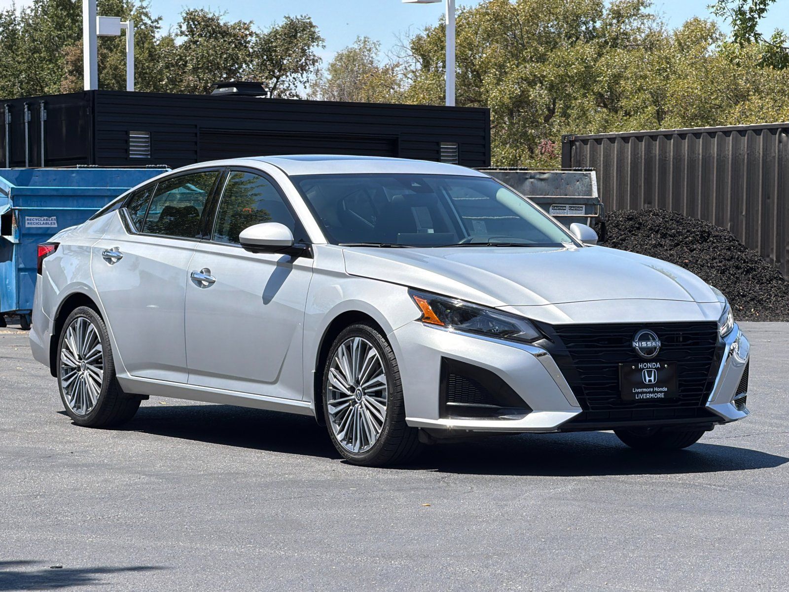 2024 Nissan Altima 2.5 SL — full photo 8 of 27