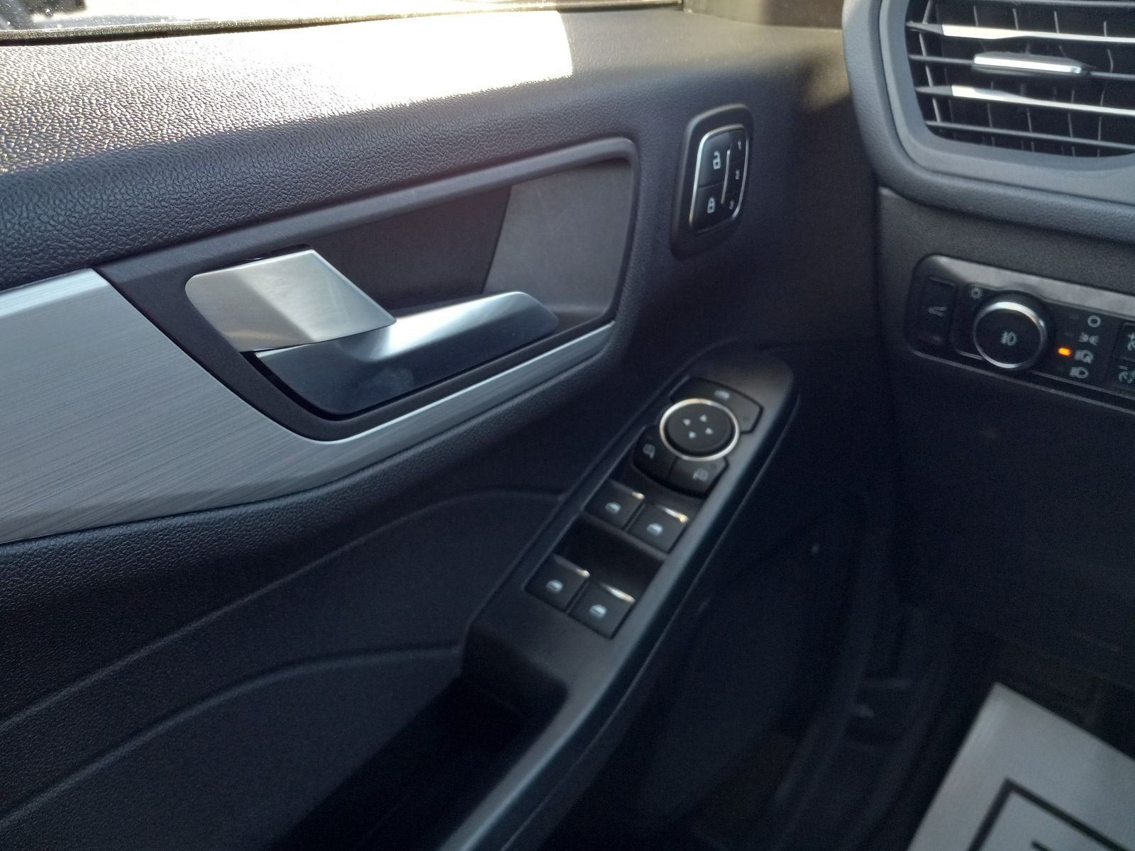 2023 Ford Escape image 25