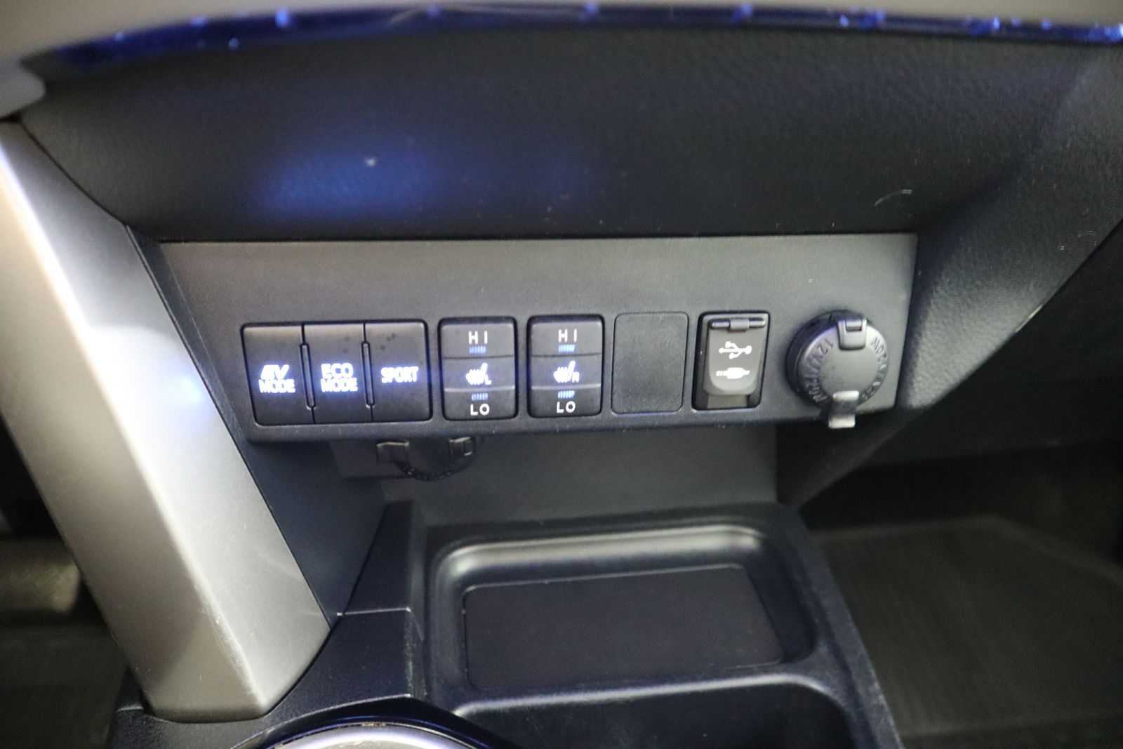 2017 Toyota RAV4 Hybrid Limited photo