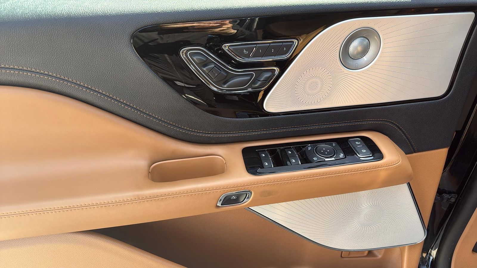 Used Car 2025 Lincoln Aviator  Black Label For Sale Under $80,000 In Austin, Texas