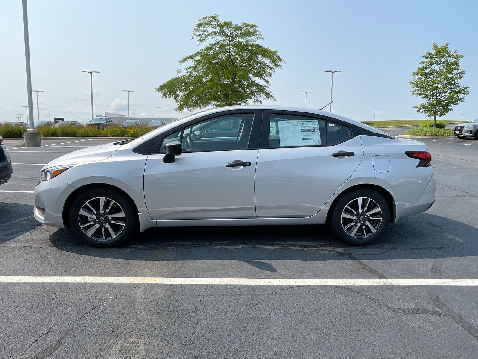 2024 Nissan Versa 1.6 S 27