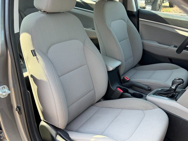 Used 2019 Machine Gray Hyundai SE image 34