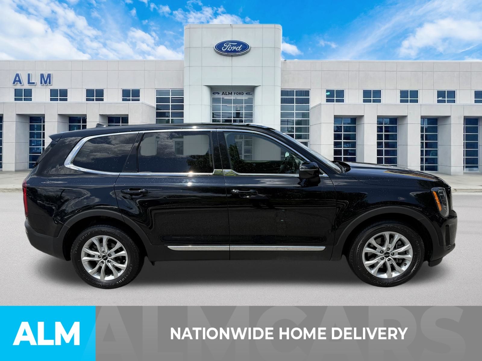 Used 2022 Black Kia LX image 4