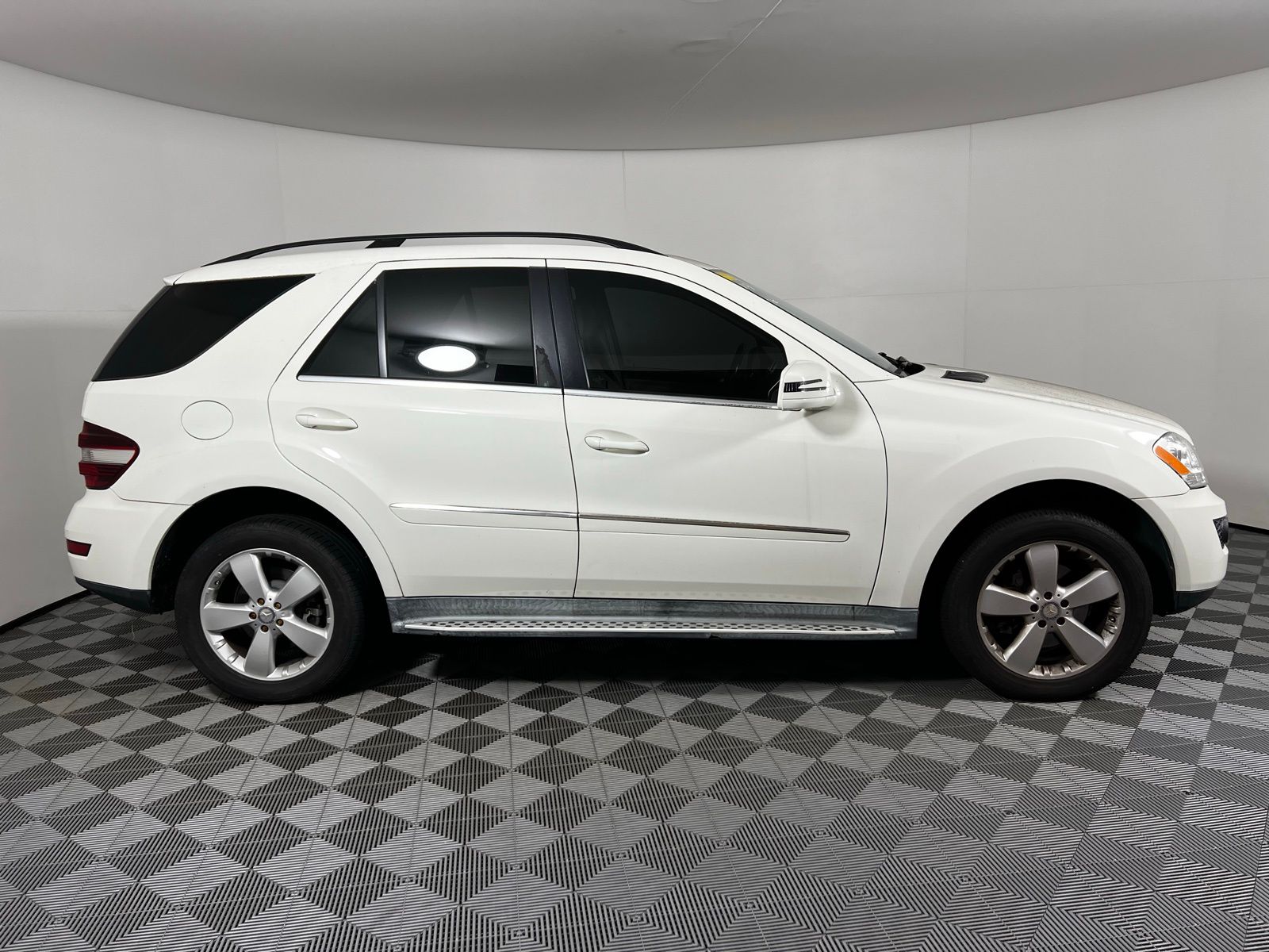 Thumbnail: 2011 Mercedes-Benz M-Class - 4