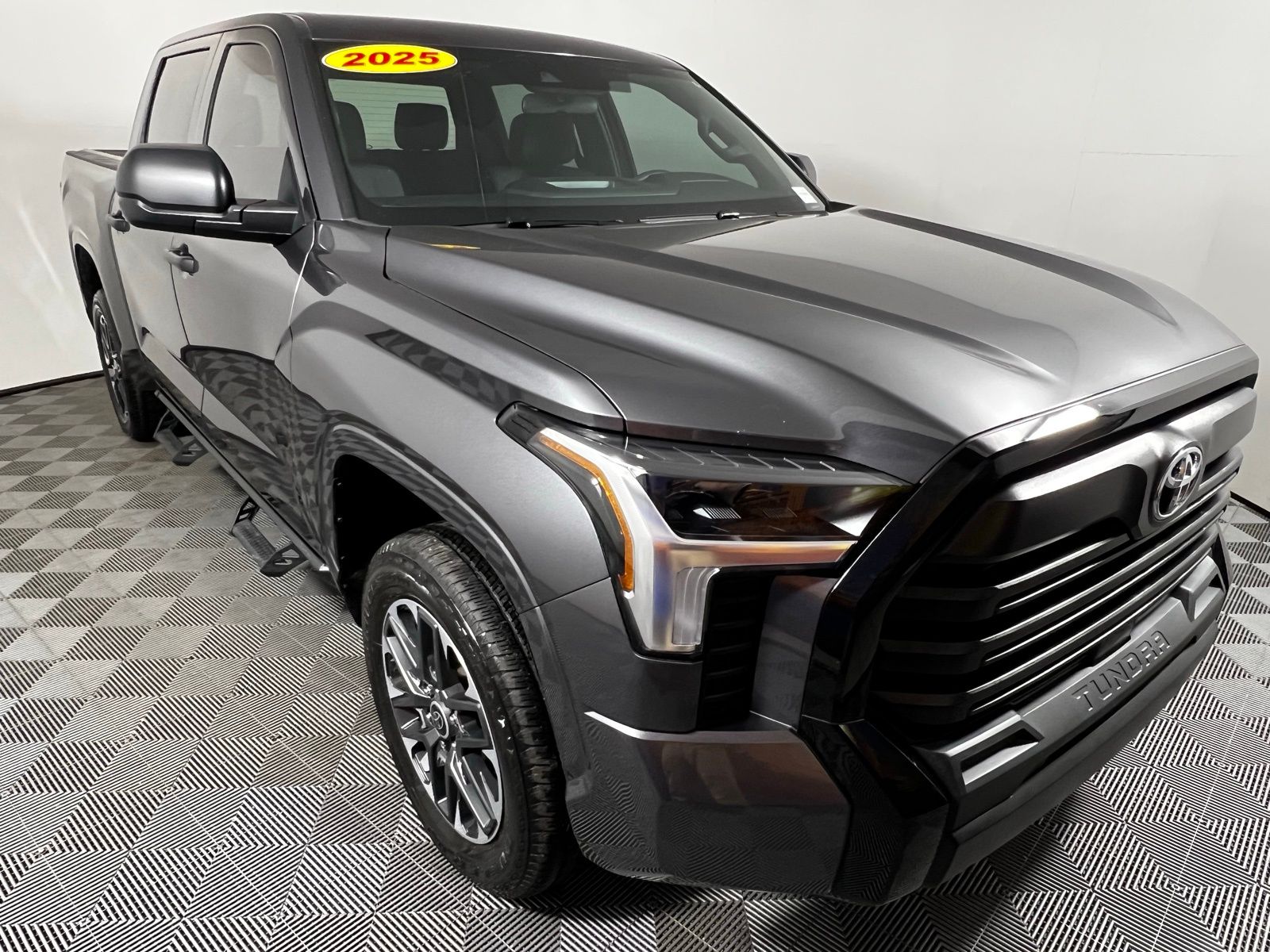 Thumbnail: 2025 Toyota Tundra - 3