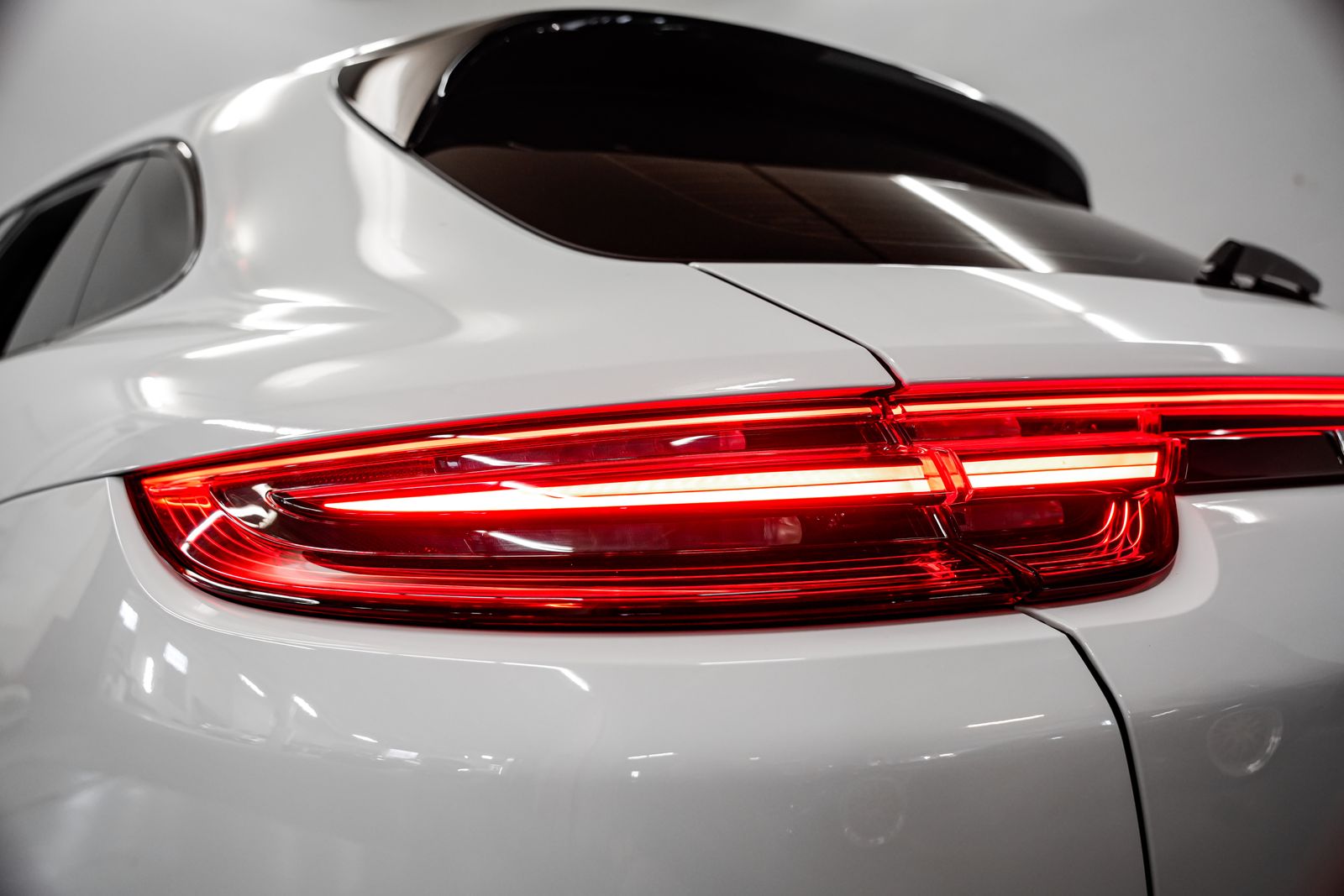 2018 Porsche Panamera Sport Turismo Turbo — photo 40