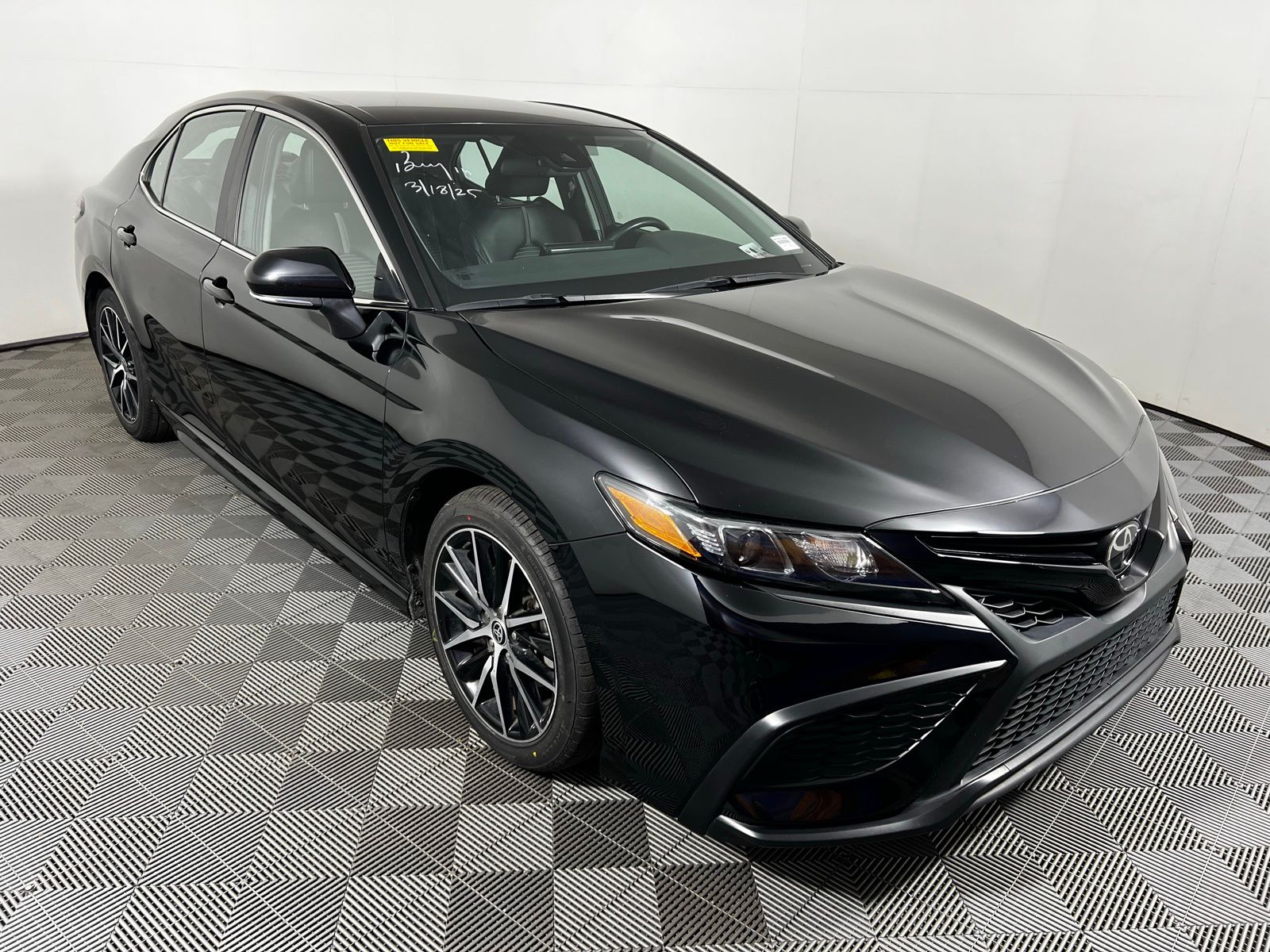 2024 Toyota Camry SE 3