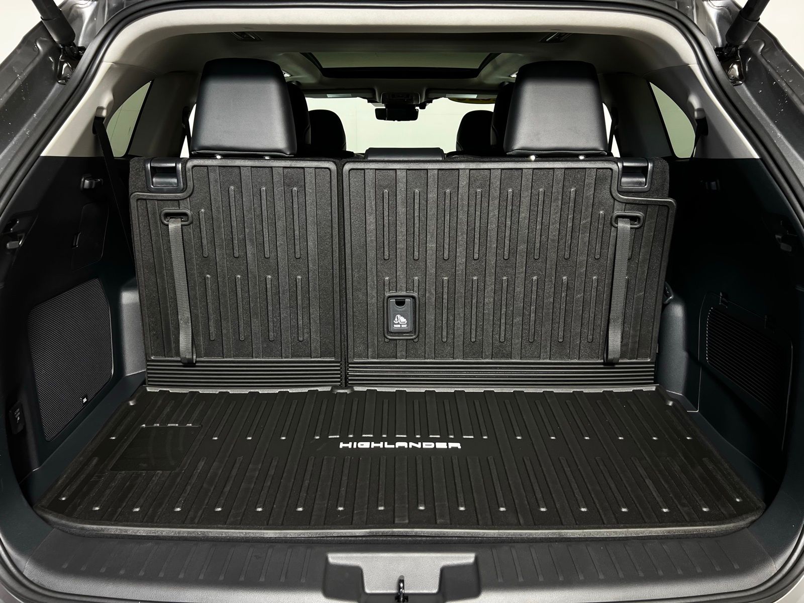 Thumbnail: 2026 Toyota Highlander - 27