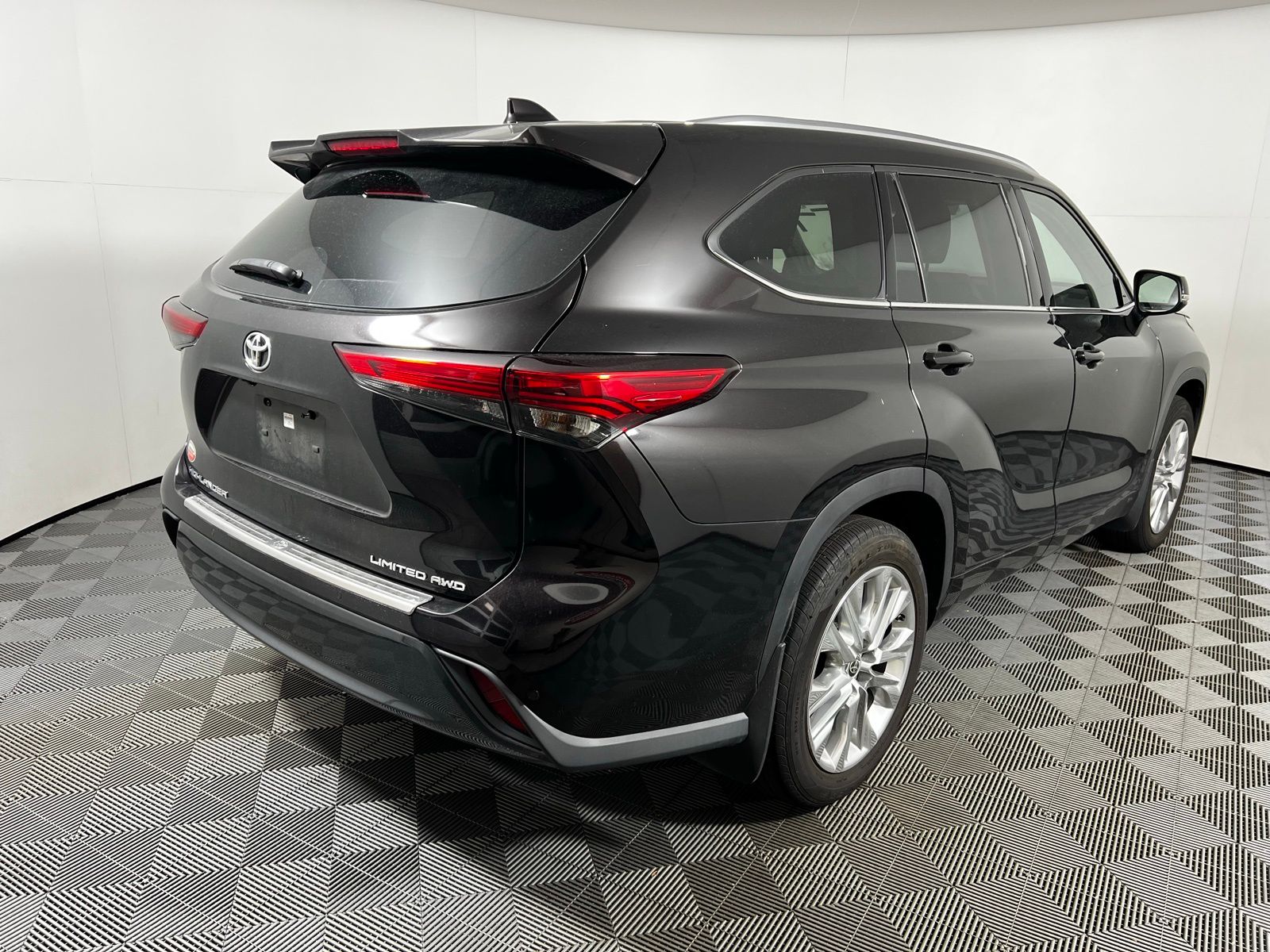 Thumbnail: 2020 Toyota Highlander - 5