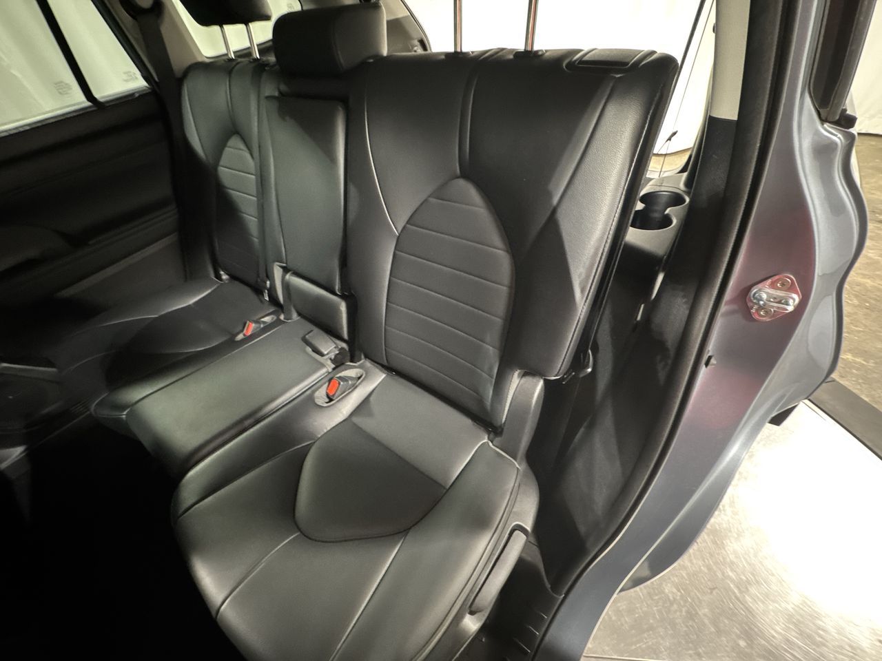 2021 Toyota Highlander XLE photo 27