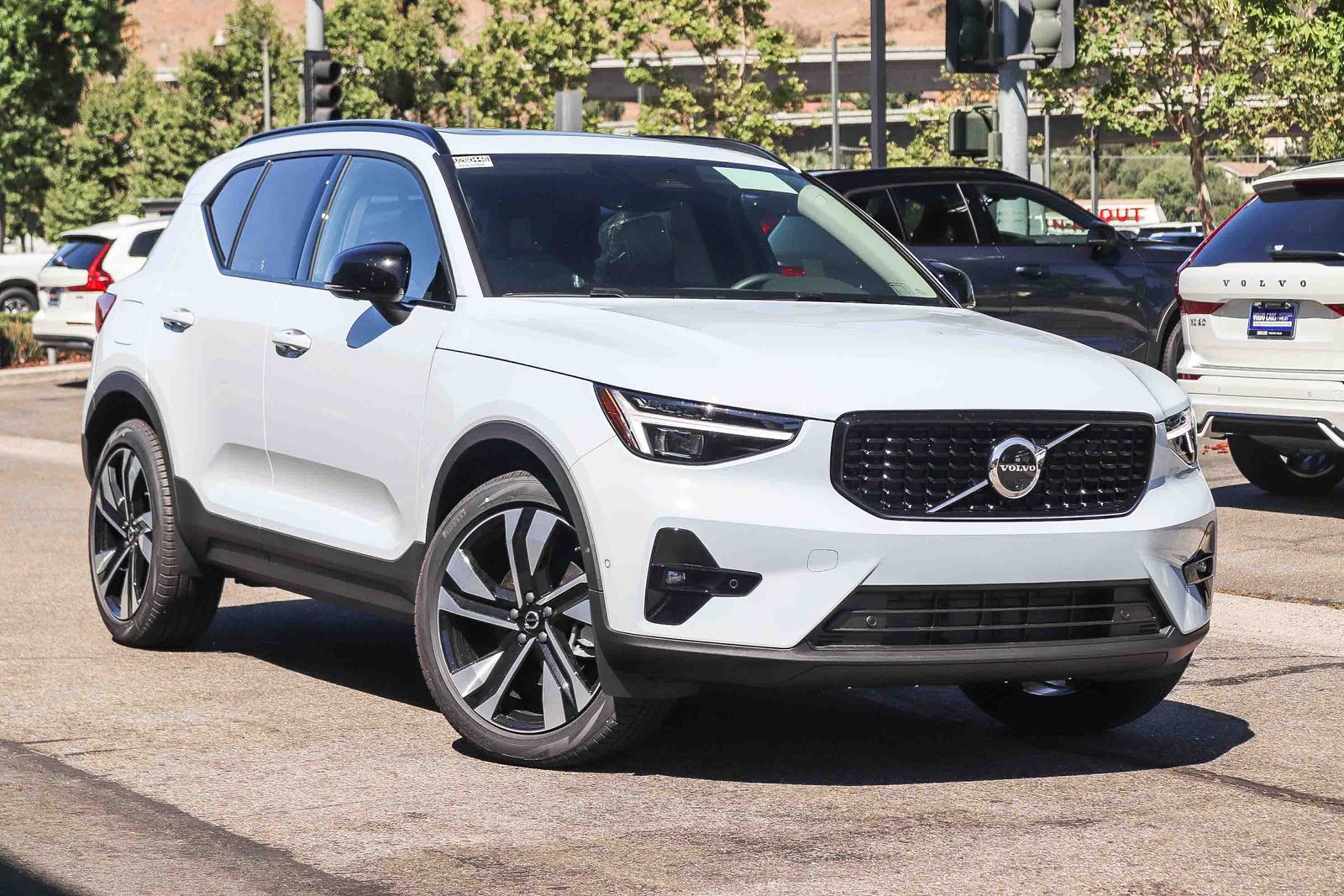 2026 Volvo XC40 B5 Plus