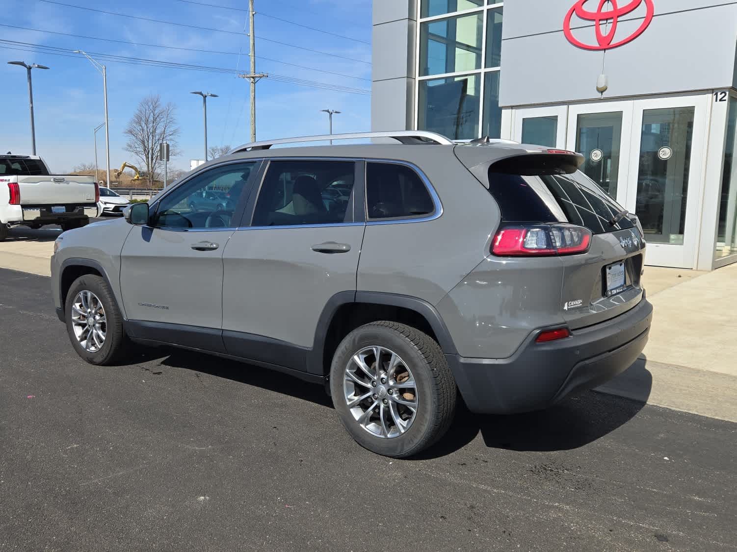 used 2020 Jeep Cherokee car, priced at $11,035