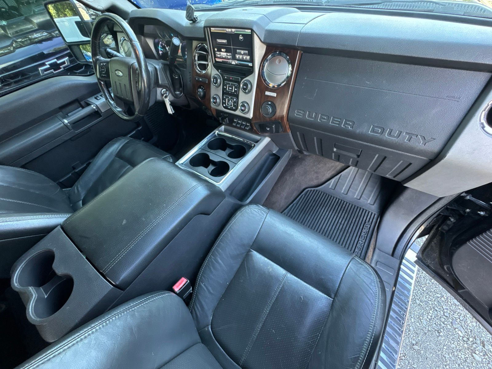 Used 2015 Tuxedo Black Metallic Ford Lariat image 32