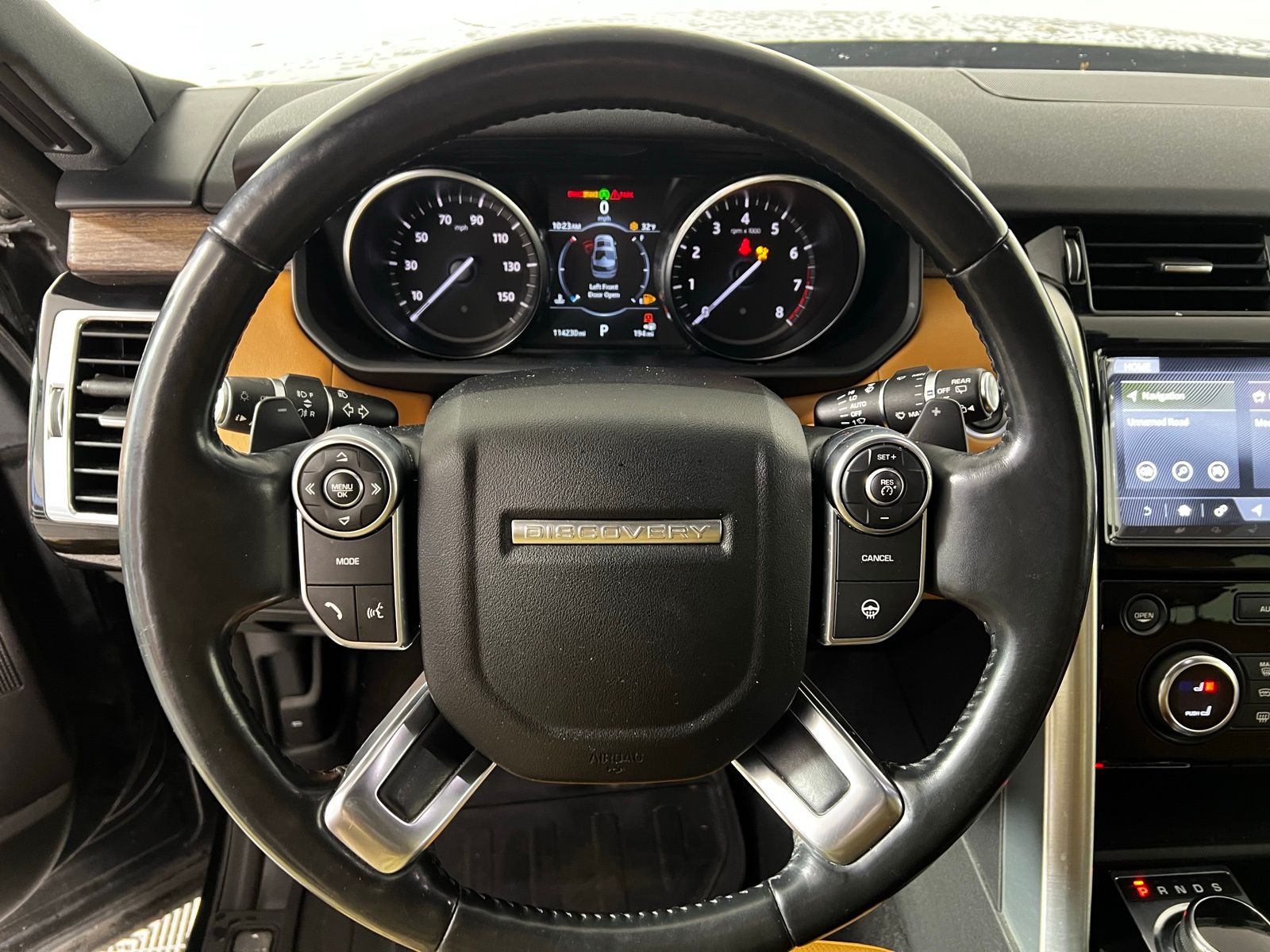 Thumbnail: 2017 Land Rover Discovery - 10