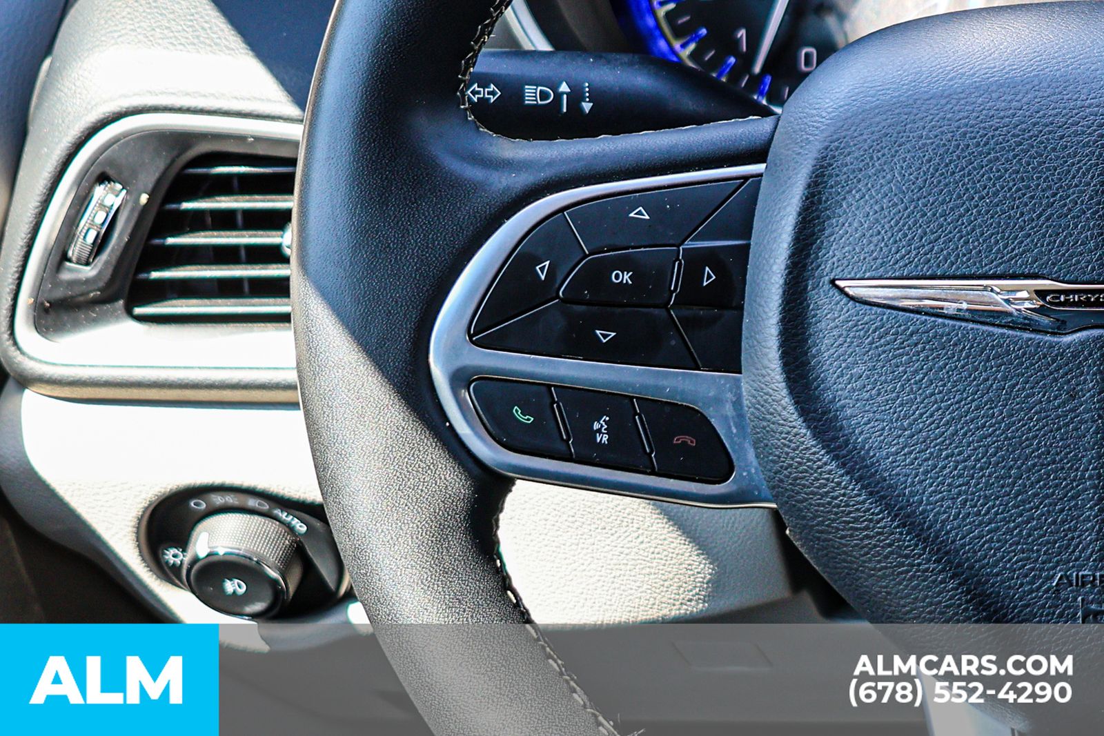 2023 Chrysler Pacifica Touring L photo 29
