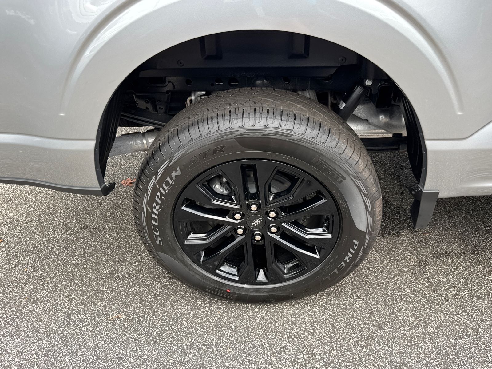 New 2025 Iconic Silver Metallic Ford XLT image 18
