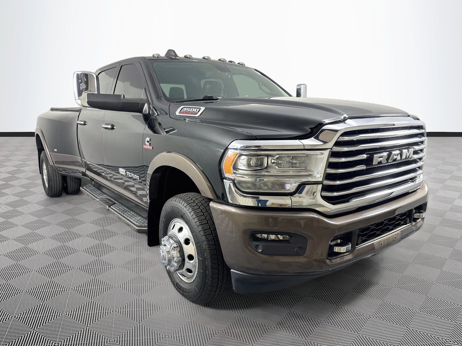 Diamond Black Crystal Pearlcoat 2020 RAM 3500 Pickup Truck Four-Wheel Drive 6-Speed Automatic