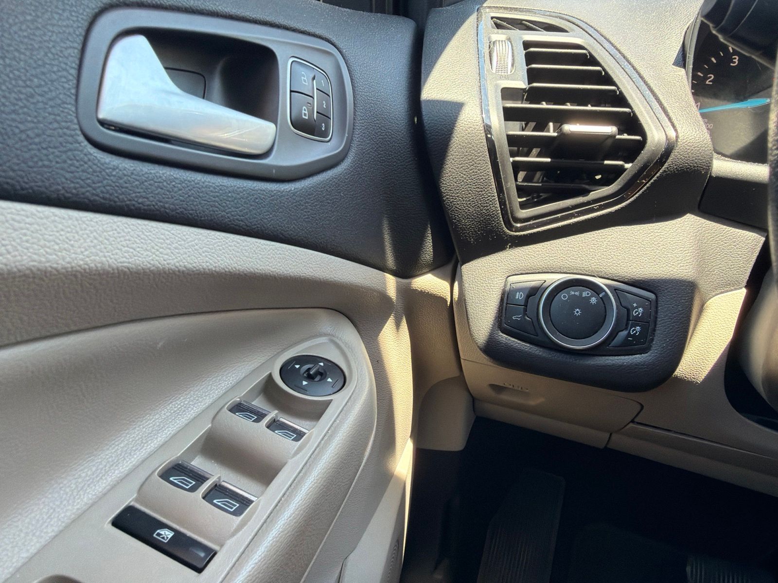 Used 2017 White Platinum Clearcoat Metallic Ford Titanium image 24
