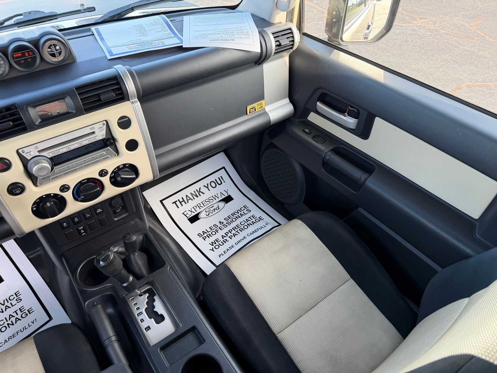 2010 Toyota FJ Cruiser image 17