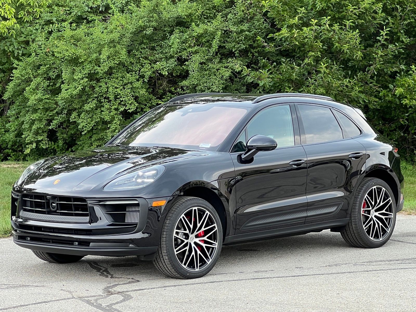 Jet Black Metallic 2026 Porsche Macan SUV / Crossover All-Wheel Drive 7-Speed Automatic