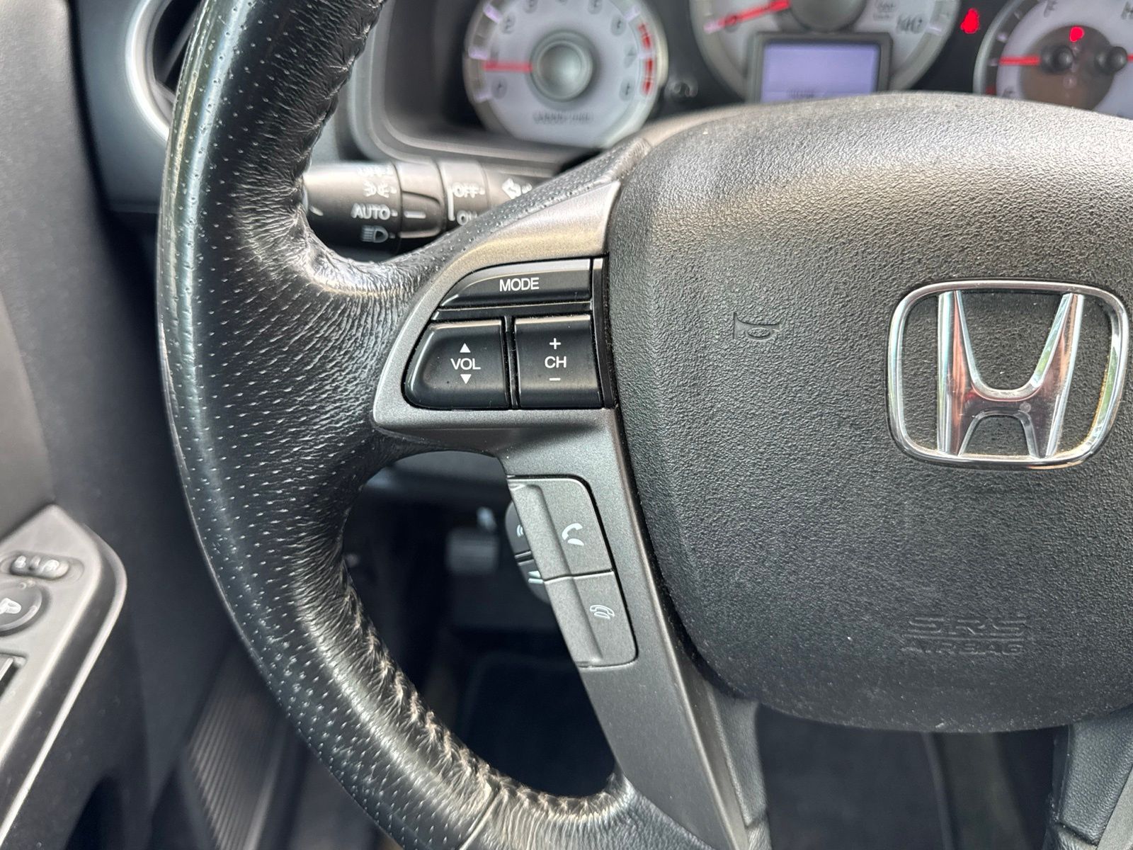 Used 2015 Modern Steel Metallic Honda Touring image 18