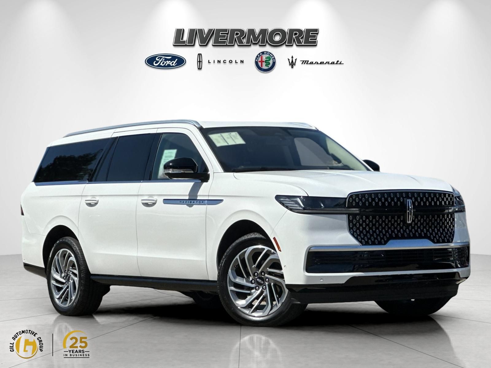 Pristine White Metallic Tri-Coat 2025 Lincoln Navigator SUV / Crossover Four-Wheel Drive Automatic