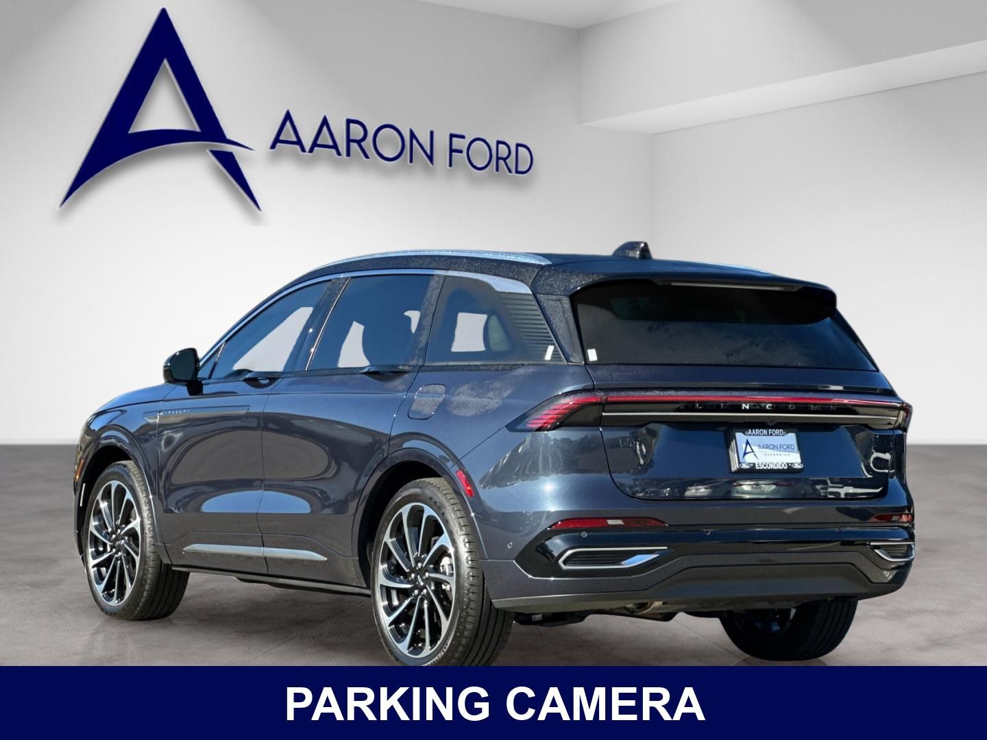 View vehicle photo 4