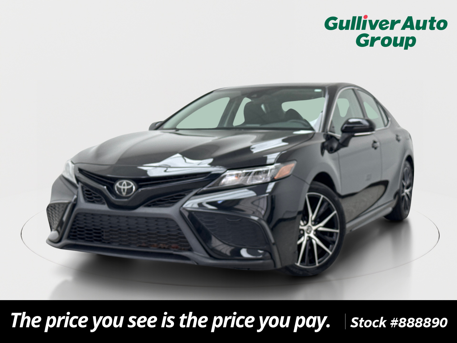 2024 Toyota Camry SE's photo