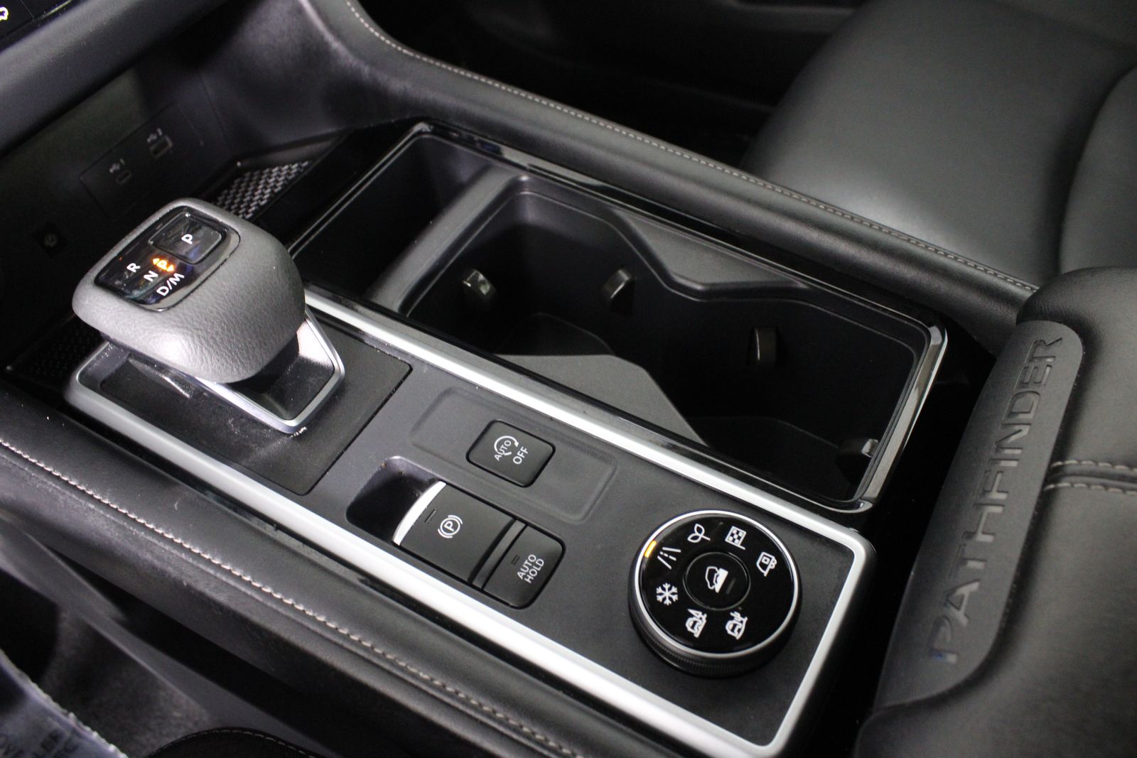 Used 2024 Silver Nissan SL image 26