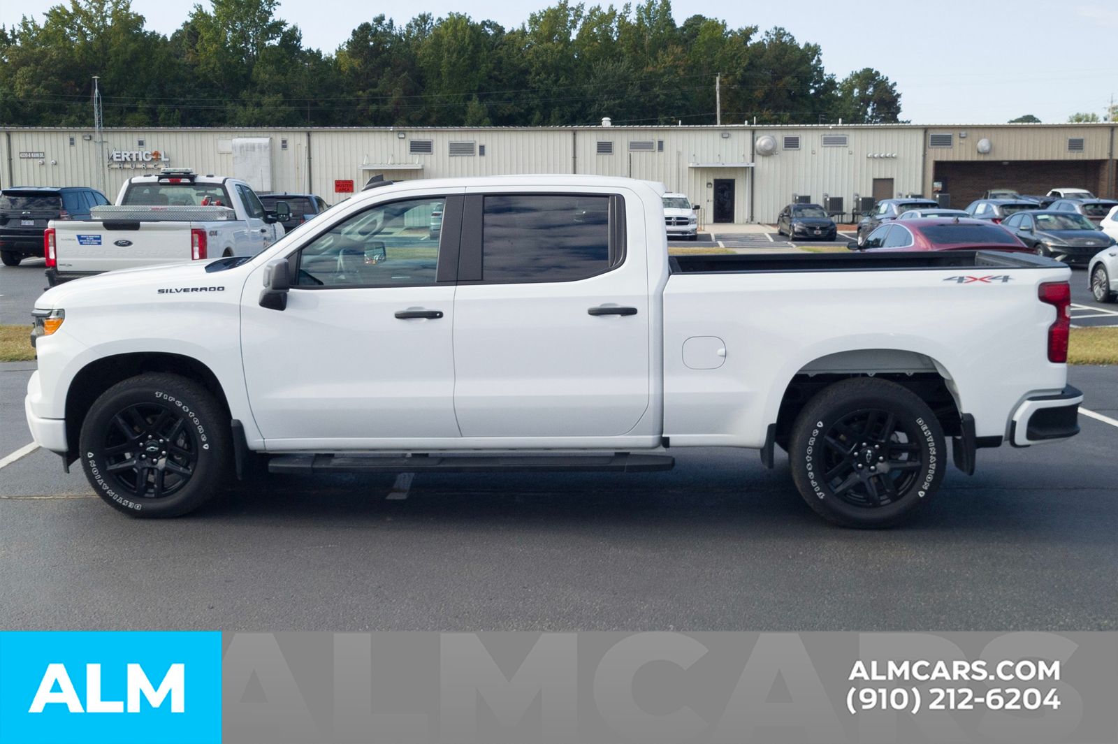 2023 Chevrolet Silverado 1500 Custom photo 9
